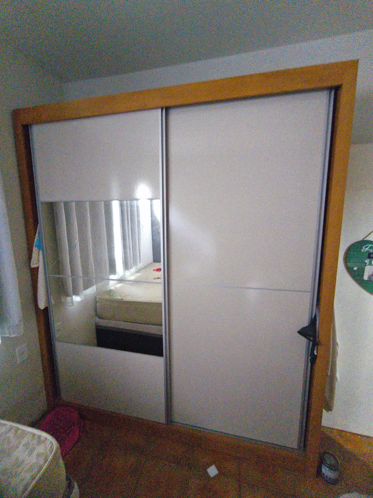 Guarda-roupa com espelho instalado pela Shopping Yokohama